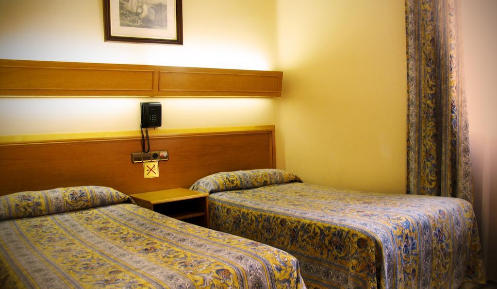 Hostal Los Guerreros Толедо Номер фото